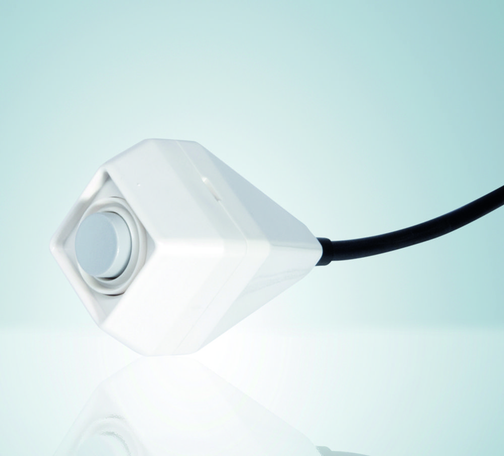 Hand switch for bottle-top dispenser opus® dispenser